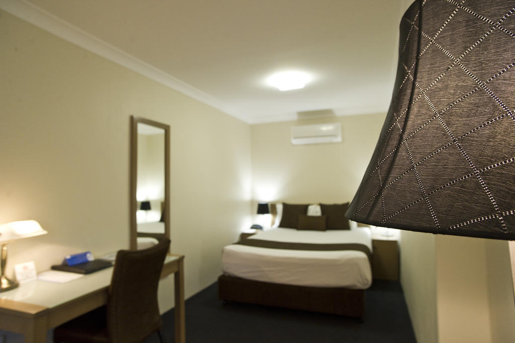 Noah'S Mid City Motor Inn Масуэллбрук Номер фото